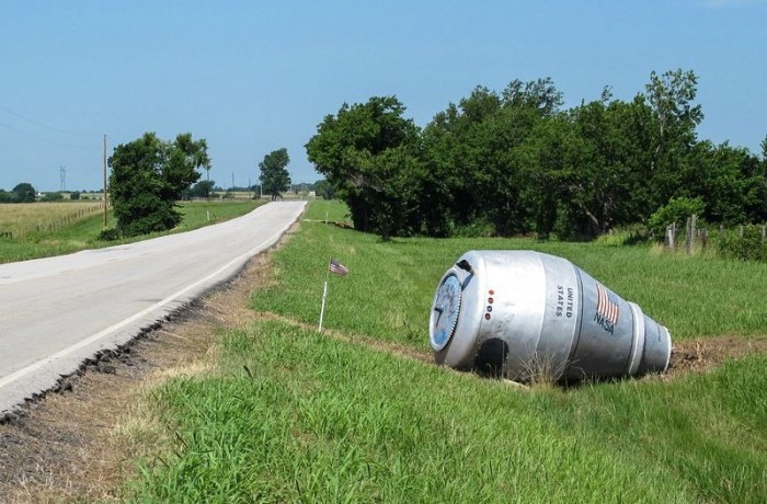 Betonowa kapsuła kosmiczna wylądowała nieopodal Winganon w Oklahomie